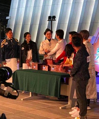 李晨带伤回归跑男团坚持录制节目,被赞敬业大黑牛.