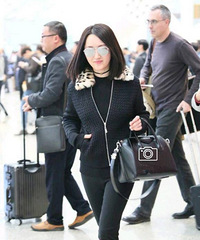 杨钰莹真大胆!直接短褂配打底,网友:这哪是46岁该穿的衣服啊