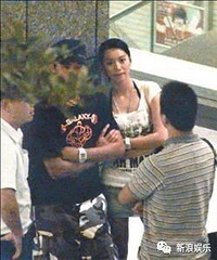 这位的前男友有一打!但现在也是查无此人了
