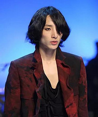 地表最强小三!甩了男神,恋上大22岁导演,男方甚至为她抛妻弃子