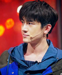 林更新被baby李晨嫌弃 孤军奔赴《机器人争霸》推塔战
