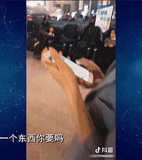 俩男子模仿抖音视频搭讪妹子,结果悲剧了…