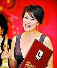 她当红时结婚生子,遭老公抛弃后患癌后,56岁变这样…