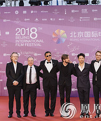 北影节闭幕式王家卫致辞 致敬女性电影创作者