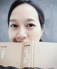 朱丹晒女儿侧脸,小公主小脑袋瓜好圆好可爱(图)