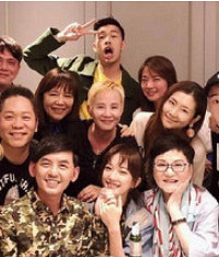 黄子佼下跪求婚画面曝光,女友好像曾宝仪,黄子韬还躺枪!(图)