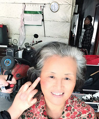 这些杭州演员在瓶窑拍摄农村题材微电影巜春水》,体验农村生活.