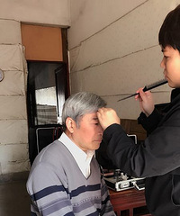 这些杭州演员在瓶窑拍摄农村题材微电影巜春水》,体验农村生活.