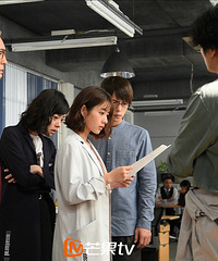 石原里美转型之作《非自然死亡》今日上线芒果TV