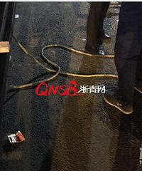 突发!凌晨武林广场有钢架突然塌倒,砸中4人!