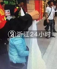 突发!杭州城站公厕中,99年的她突然产子!