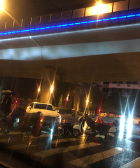 雨天行车要小心呀…连环车祸看着就肉疼!