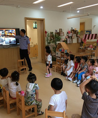 警察爸爸进课堂,安全知识知多少? 绿洲花园幼儿园小一班家长助教
