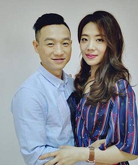 杨威521晒与杨云合照 手搂爱妻笑容甜蜜大秀恩爱