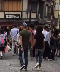 接地气+撒狗粮 娱乐圈夫妇们超有爱