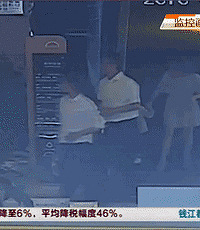 心疼!5岁男孩坐扶梯被夹断4个脚趾!
