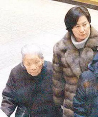 保姆遭遇车祸 何猷君丢下工作去看她 就像是亲妈