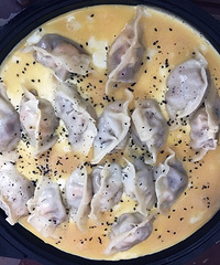 现包牛肉鲜虾馅煎饺