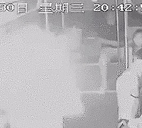 在书包里的充电宝突然爆炸了