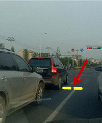 都是安全隐患,又是一脚急刹车