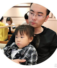OMG,粑粑让我摸摸看自己有没有胡子……