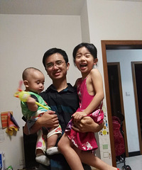 看我左拥右抱,笑得合不拢嘴……