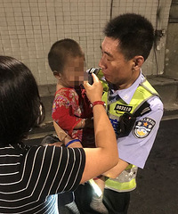 “要爆炸啦!”杭长高速百丈隧道浓烟弥漫 蓝色身影却拼命往里走