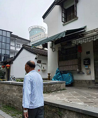 公公穿着病号服走丢,浙一附近有看到的没