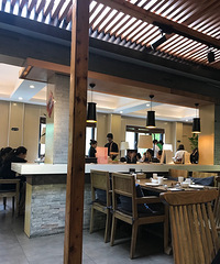 学士公园附近的临湖素食