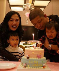 姚晨两岁女儿曝光,跟妈妈的大嘴一点儿都不像