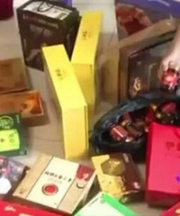 女儿打开妈妈的房门一看,30多万就变成这样!气得要跳楼!