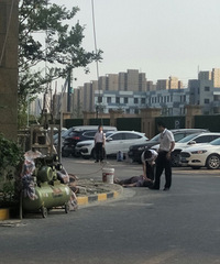 古墩路又有小孩掉下来了?15楼!据说都摔成两半了!