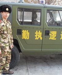 丽水人,浙工大毕业,在新疆当过兵,现在做设计画图工作。