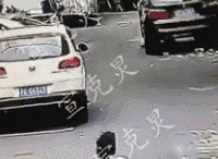 他无证驾驶在小区内狂飙,撞死人后居然咧嘴笑了!
