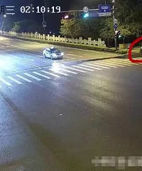 杭州城北惊现色狼:“她身材好穿的裤子短,我就想跟着她”