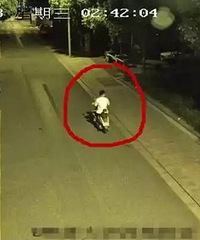 杭州姑娘回家,背后突然伸出一双手!太猥琐