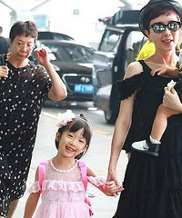 儿子正面第一次曝光,阔太也是大力神妈呢!