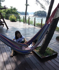 你们对付一个,我要对付两个娃,自己生的忍了吧……
