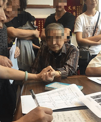 吃中药抗癌82岁老人白发变黑发