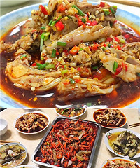 回去一次就吃一顿大餐 减肥是不可能的了