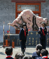 张国立拆文解“孝” 张悦然亲临古城开讲边塞诗