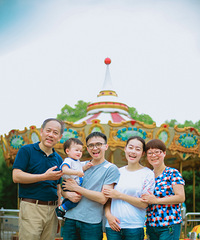 一家人在一起就是很幸运的事