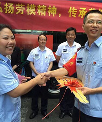 杭州50岁公交女司机的“武林秘笈”,老司机们了解下