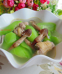 一年一会鲜滋味 荔枝菌丝瓜土鸡汤你喝过吗