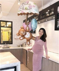相差24岁忘年恋结果 前港姐为54岁老公生下男婴