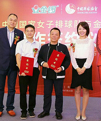 高清:中国女排成金锣代言人 张常宁出席签约仪式