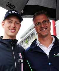 高清:F1德国站排位赛 维特尔完美一圈压轴夺杆
