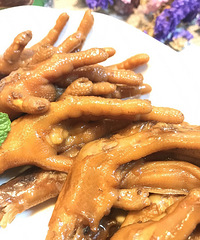 在快要结束的小龙虾季里 专门给家里小妞烧一餐