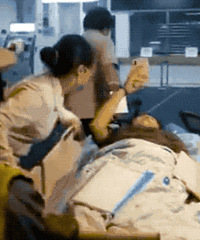 ����·�Ķ���·�ڣ�С�γ�ײ��10�������ˣ�����4������