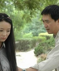 她忘不了8年前出轨的男同事,不顾两个娃要离婚